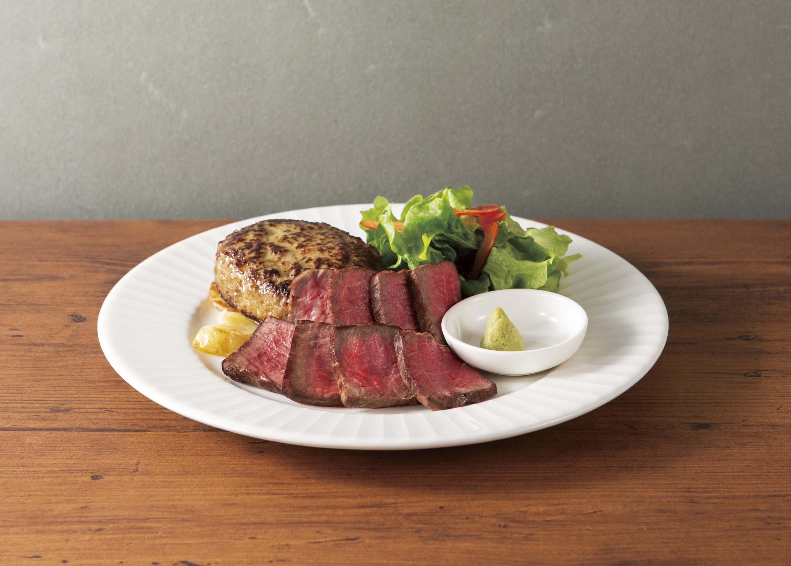 東京駅ハンバーグ格之進三昧(単品) 4,580円(税込) 格之進の3種のお肉(金格ハンバーグ・熟成肉・薫格肉)を一度に味わえる贅沢かつ、食べ応えのある商品です。